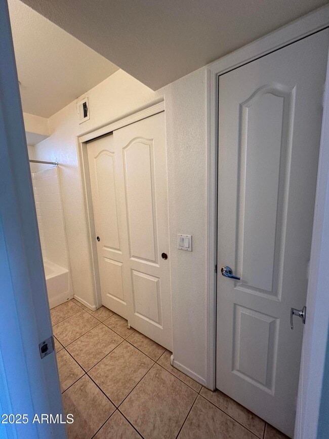 Building Photo - 280 S Evergreen Rd