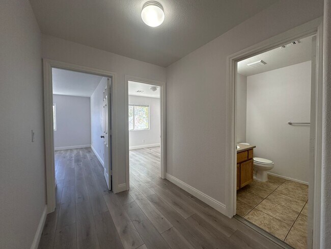 Building Photo - 3 bed house with new laminate flooring and...