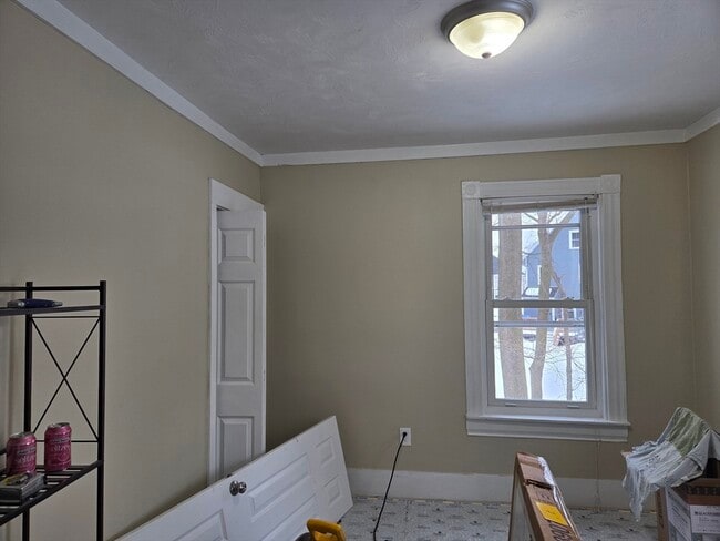 Building Photo - 11 Fuyat St