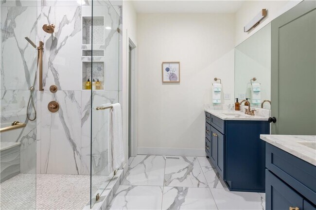 Building Photo - 1393 Glenwood Ave SE