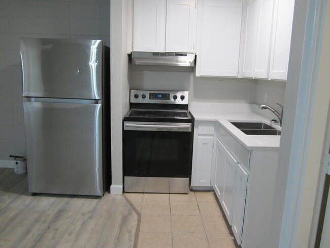 Building Photo - 109 Chicago Ave SE