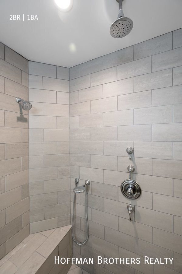 Building Photo - 1146 N Clark St