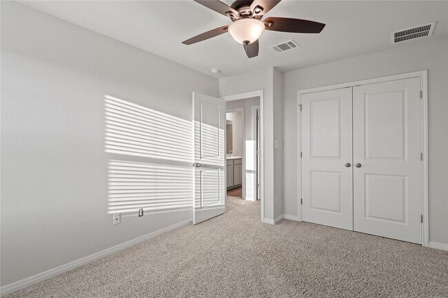 Building Photo - 204 Jordan Vly Dr