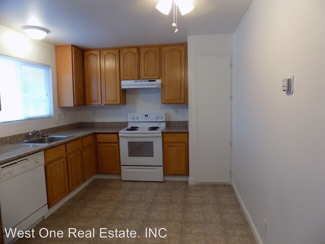 Building Photo - 111 N Walnut Ave