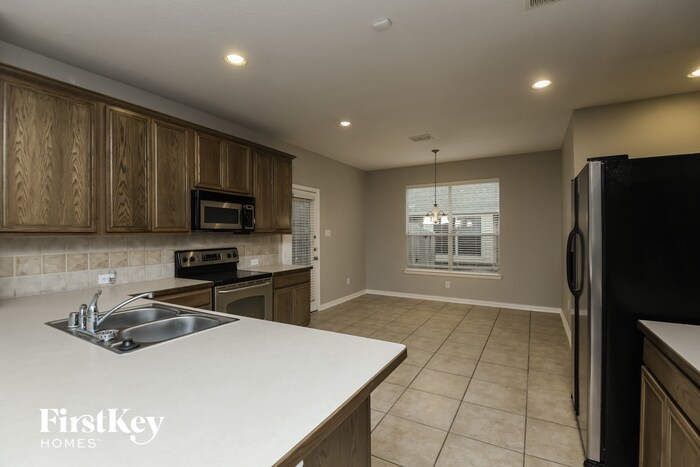 Building Photo - 1339 Lake Forest Dr