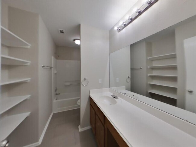 Building Photo - 312 Nogales Ln