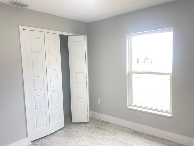 Building Photo - New 3/2 Home in Summerfield!