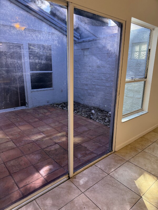 Building Photo - 467 Willow Tree Dr