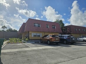 Building Photo - 2556 NW 52nd Ave