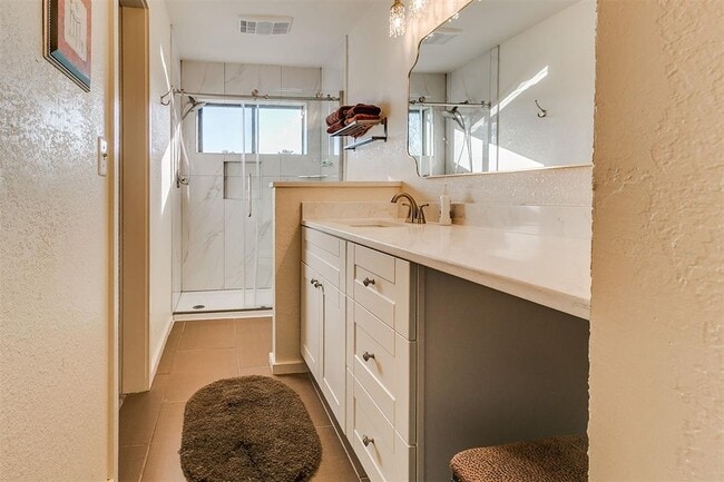 Building Photo - 3813 Ives Way
