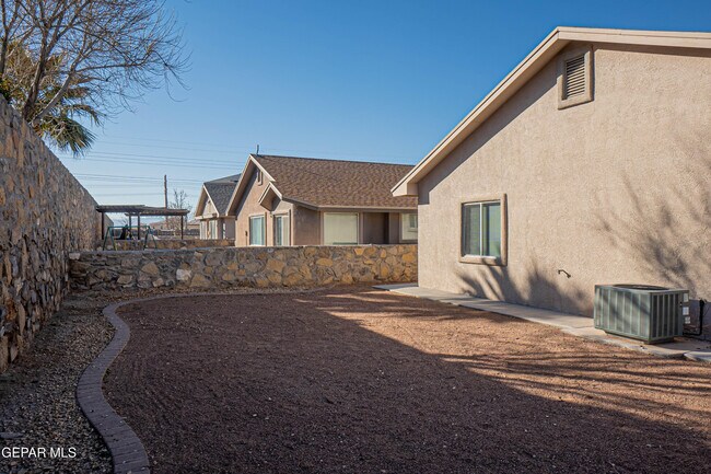 Building Photo - 12712 Roberto Nunez Ln