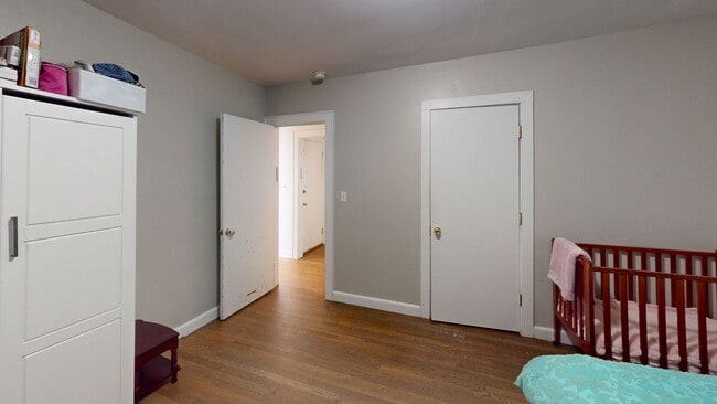 Building Photo - Gorgeous 4-Bed 2-Bath in Beaver Hills