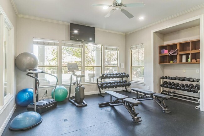 Building Photo - 6000-10 Shepherd Mountain Cove