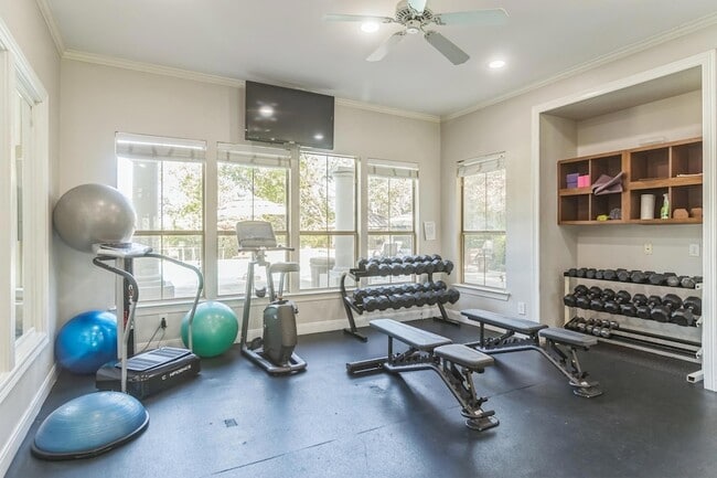 Building Photo - 6000 Shepherd Mountain Cove