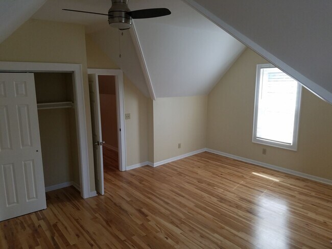 Building Photo - 2537 N Weil St