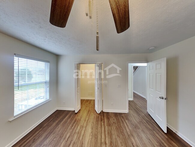 Building Photo - 204 Creekwood Drive