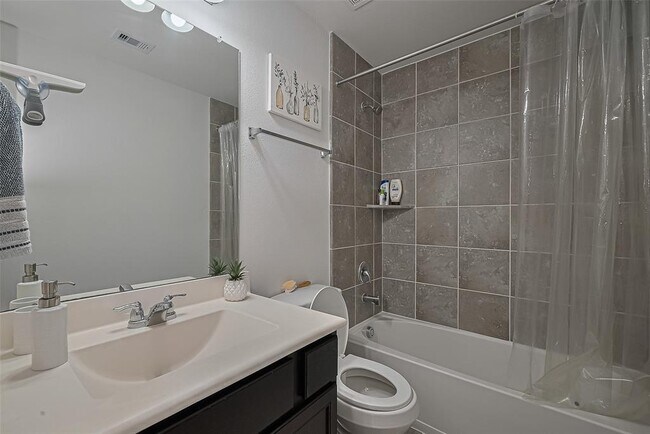 Building Photo - 14214 Singing Oaks Trl