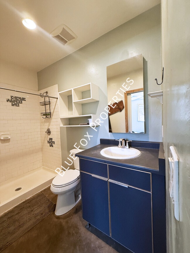 Building Photo - 1150 E 15th St