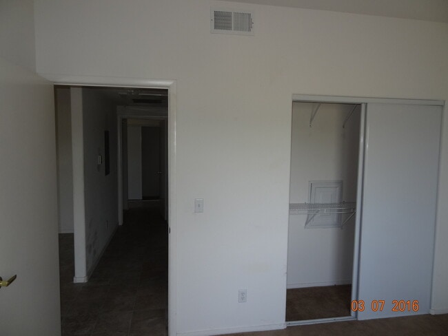 Building Photo - 5655 E Sahara Ave