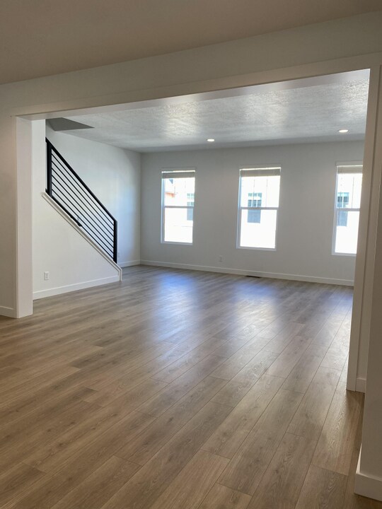 Building Photo - 638 N Autumn Ash Cir