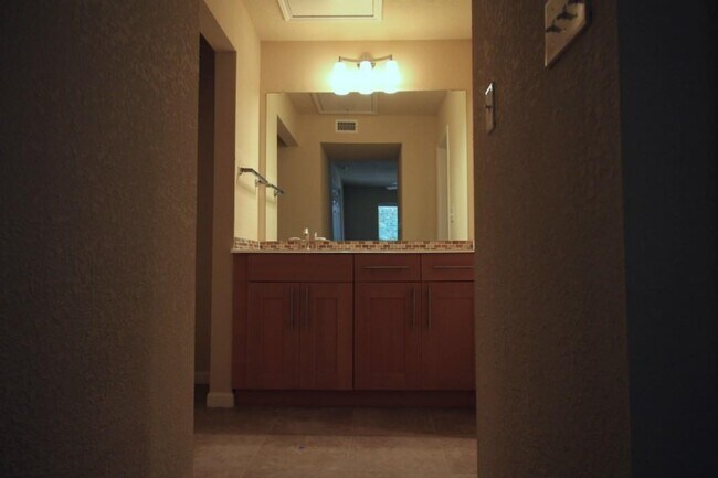 Building Photo - 7685 Northcross Dr