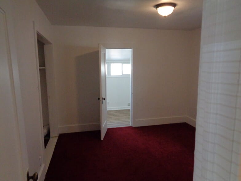 Building Photo - 403 E Emerson Ave