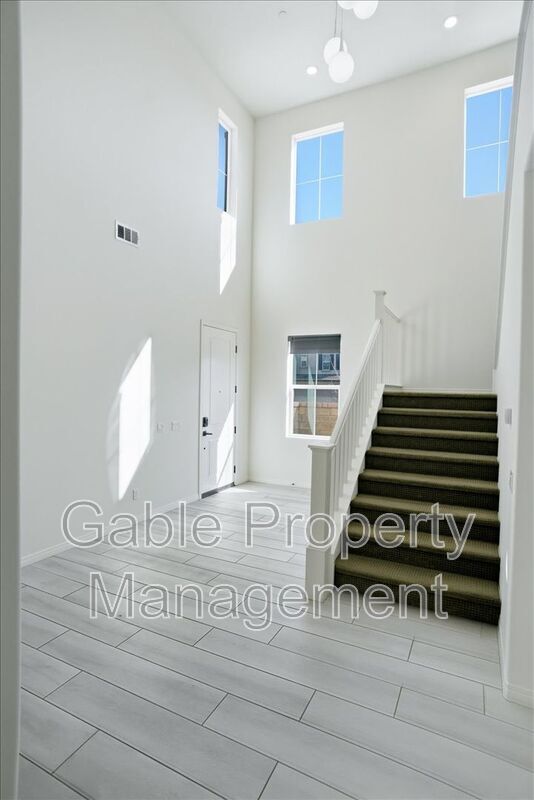 Building Photo - 27623 Solana Wy