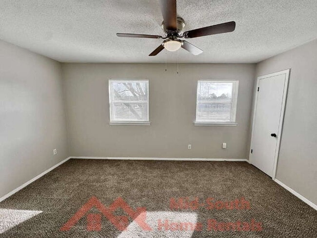 Building Photo - 1742 E Holmes Rd