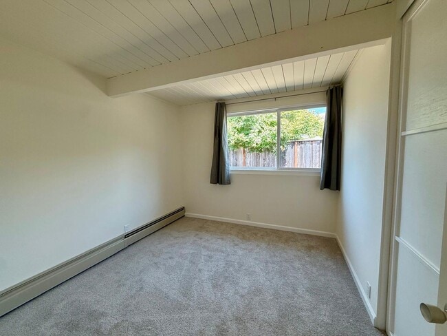 Building Photo - BEAUTIFULLY MAINTAINED EICHLER-STYLE HOME IN DESIRABLE LUCAS VALLEY WITH HOA POOL AND TENNIS COURTS