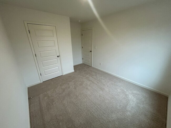 Building Photo - 309 Oakmont Cir