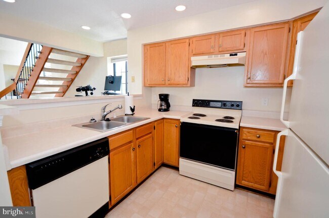 Building Photo - 7013C Birkenhead Pl