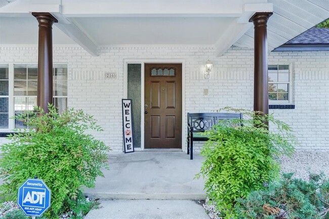 Building Photo - 216 N Griffin Dr