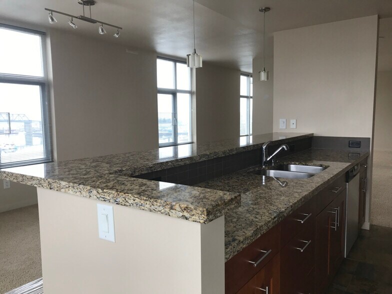 Primary Photo - 1515 Dock St