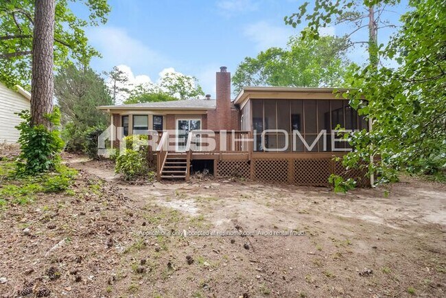 Building Photo - 4087 Essex Dr