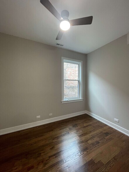 Building Photo - 3141 N Ridgeway Ave