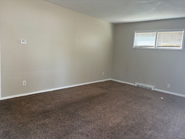 Building Photo - 2 Bedroom / 1 Bath House & bonus room