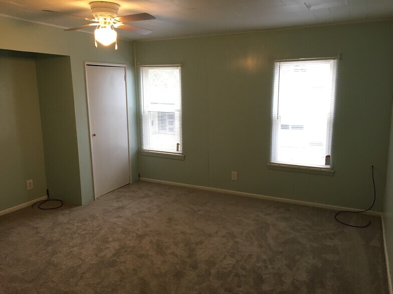 Building Photo - 1120 5th Avenue