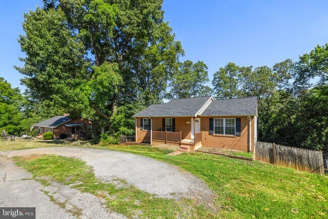 Building Photo - 345 Brown Ave