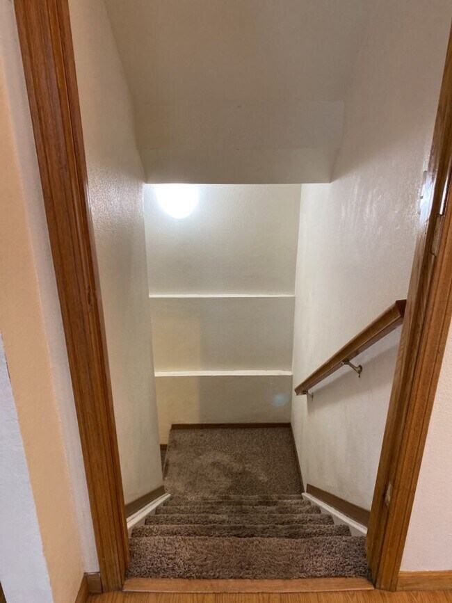 Building Photo - STUDENTS WELCOME! Single-Family Home Walking Distance to CSU!