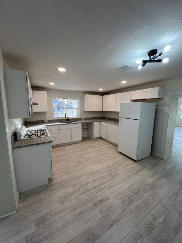 Building Photo - 241 Carnes Rd