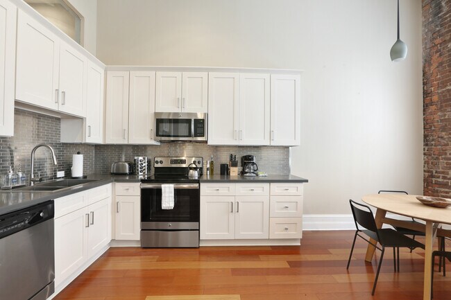 Building Photo - 822 Perdido St