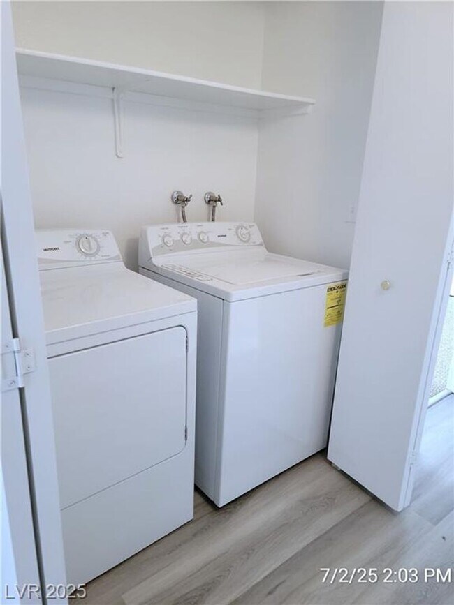 Building Photo - Bright Green Valley Condo in Gated Southpa...