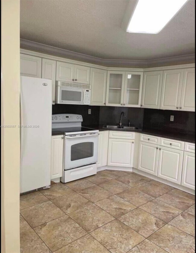 Building Photo - 6795 SW 132nd Ave