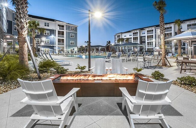 Building Photo - 918 Aventine Dr