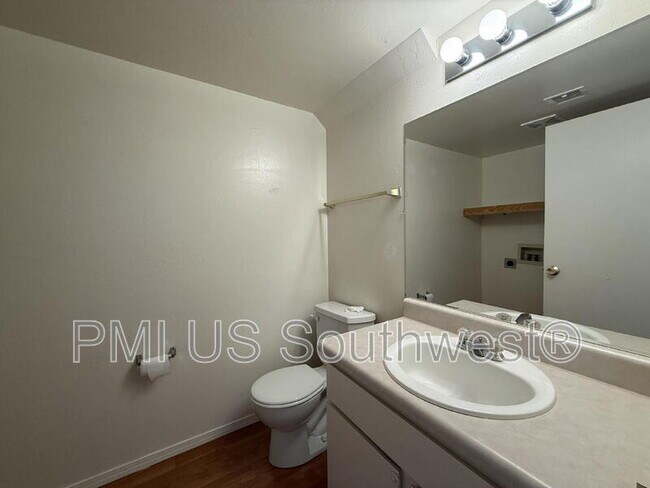 Building Photo - 9560 E Lakeshore Dr