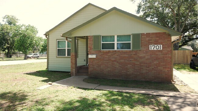 Primary Photo - 1701 West St