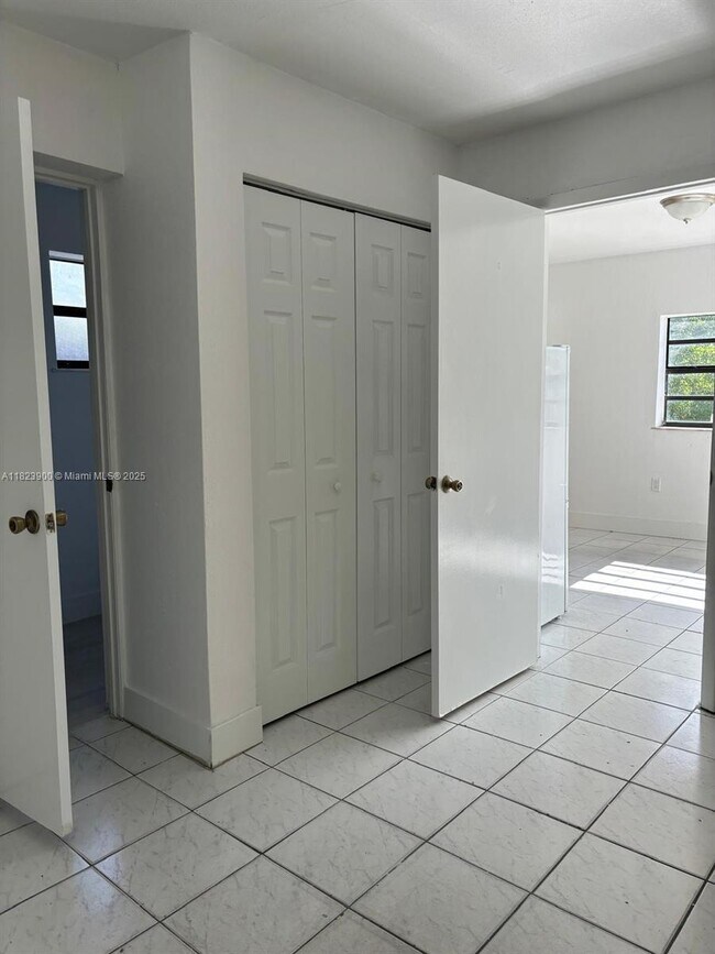 Building Photo - 1660 SW 24th Ave