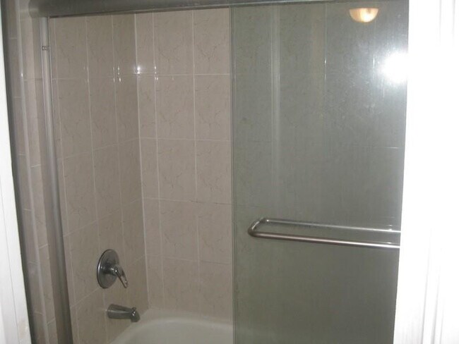 Building Photo - 711 N Pine Island Rd