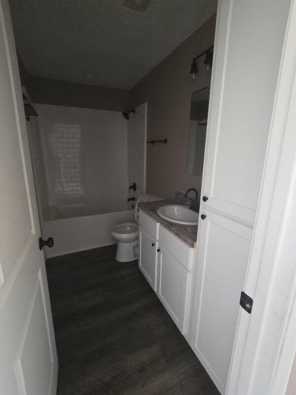 Building Photo - 2015 E Canal St