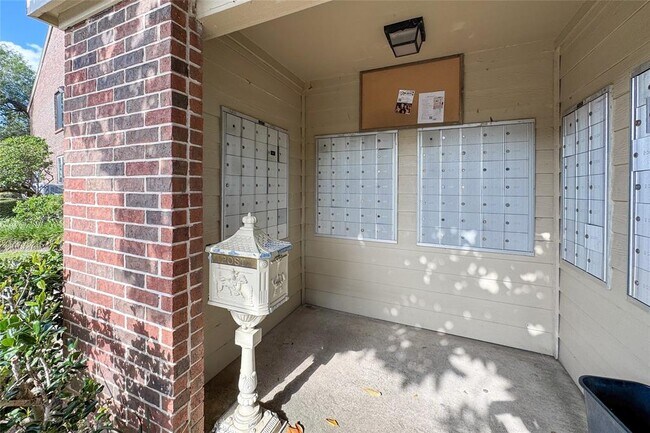 Building Photo - 2121 El Paseo St